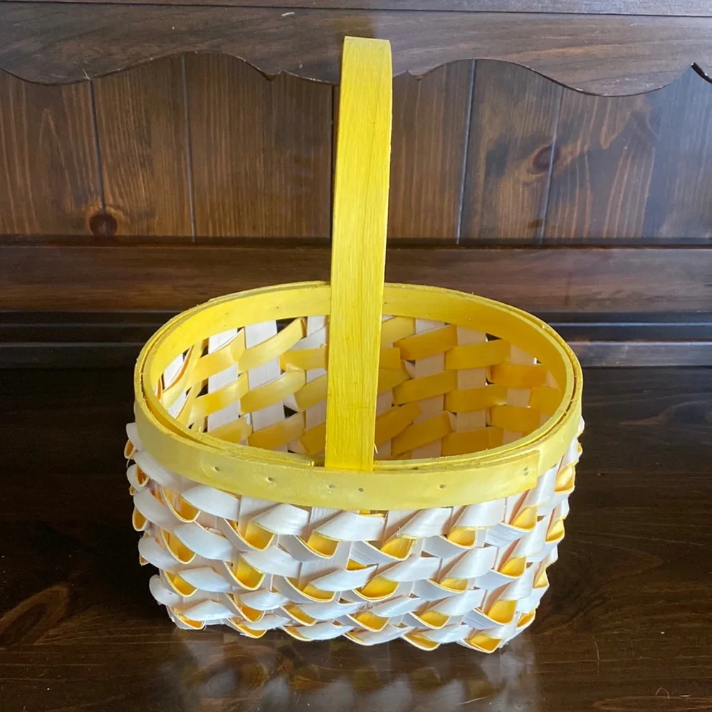 3/$39 - Beautiful yellow and cream basket with handle